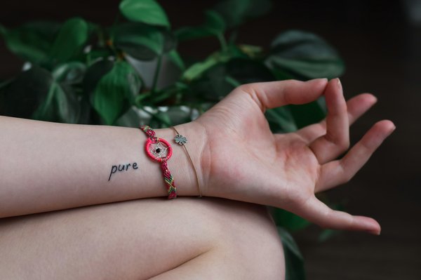 Découvrez le bracelet trois trèfles en or jaune porte-bonheur